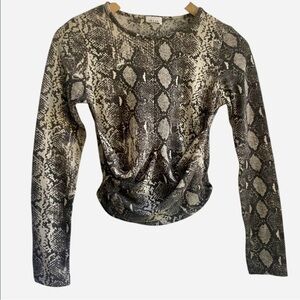 >80%OFF❣️Le Lis Snakeskin Print Long sleeve Top, S